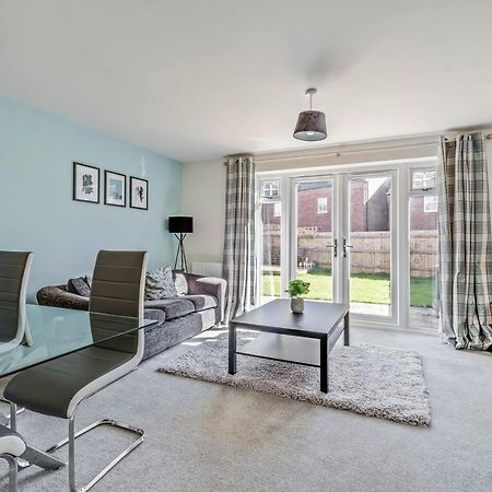 Beautiful And Comfortable Home Away From Home With Free Parking, Fast Wifi And White Crisp Hotel Standard Linen Hosted By Our Home Short Stays Northampton Exterior photo