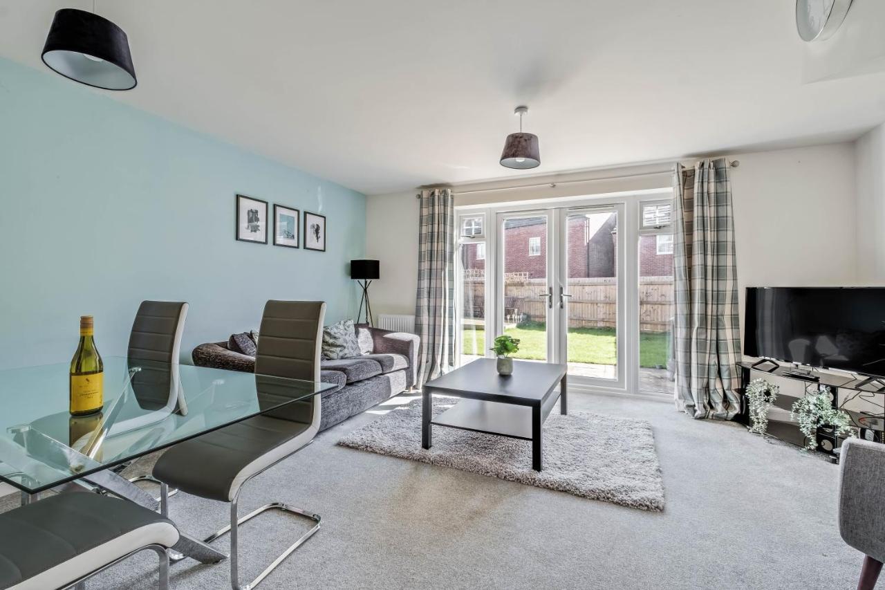 Beautiful And Comfortable Home Away From Home With Free Parking, Fast Wifi And White Crisp Hotel Standard Linen Hosted By Our Home Short Stays Northampton Exterior photo