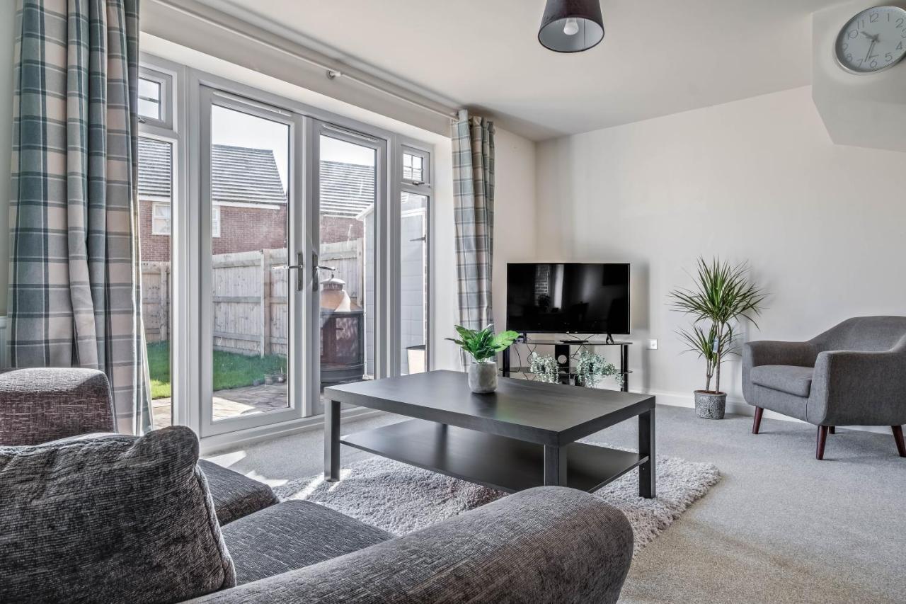 Beautiful And Comfortable Home Away From Home With Free Parking, Fast Wifi And White Crisp Hotel Standard Linen Hosted By Our Home Short Stays Northampton Exterior photo