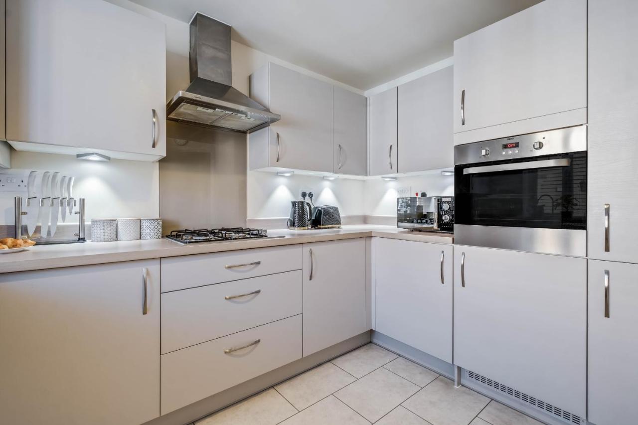 Beautiful And Comfortable Home Away From Home With Free Parking, Fast Wifi And White Crisp Hotel Standard Linen Hosted By Our Home Short Stays Northampton Exterior photo