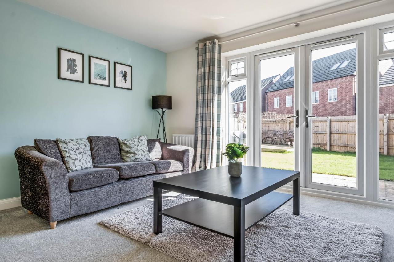 Beautiful And Comfortable Home Away From Home With Free Parking, Fast Wifi And White Crisp Hotel Standard Linen Hosted By Our Home Short Stays Northampton Exterior photo