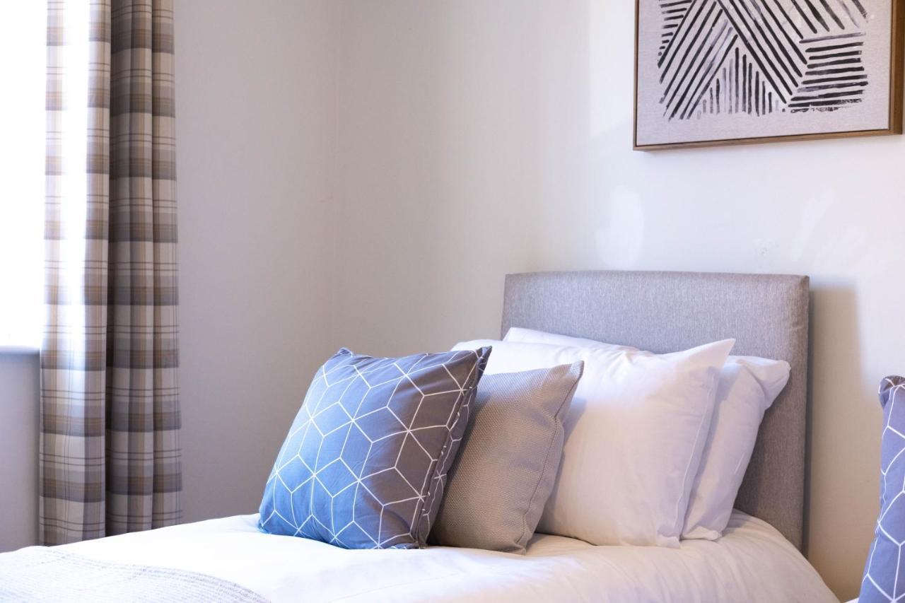 Beautiful And Comfortable Home Away From Home With Free Parking, Fast Wifi And White Crisp Hotel Standard Linen Hosted By Our Home Short Stays Northampton Exterior photo