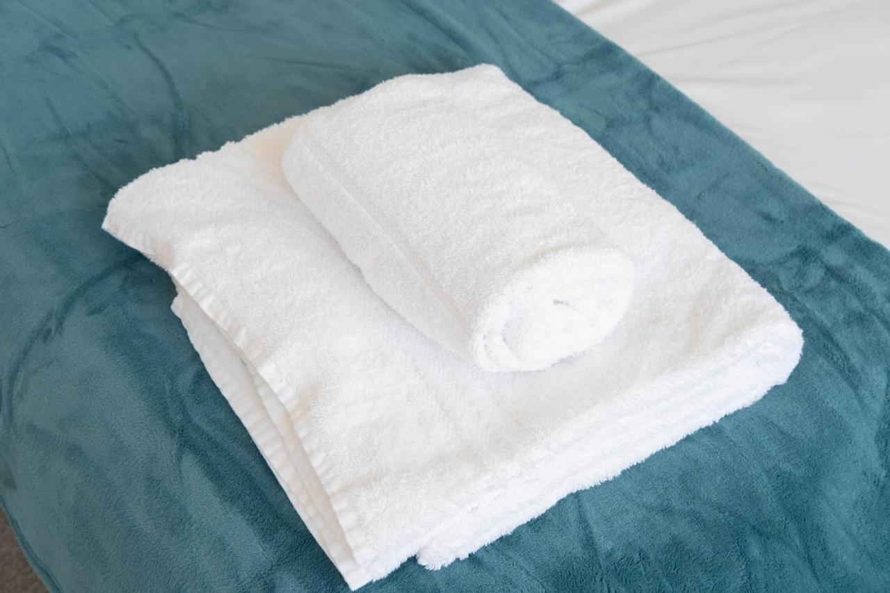 Beautiful And Comfortable Home Away From Home With Free Parking, Fast Wifi And White Crisp Hotel Standard Linen Hosted By Our Home Short Stays Northampton Exterior photo