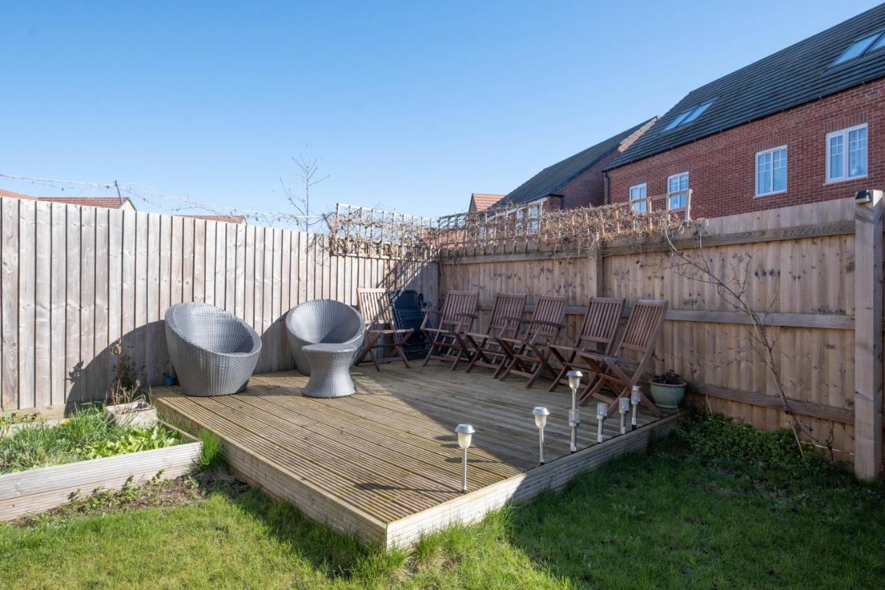 Beautiful And Comfortable Home Away From Home With Free Parking, Fast Wifi And White Crisp Hotel Standard Linen Hosted By Our Home Short Stays Northampton Exterior photo